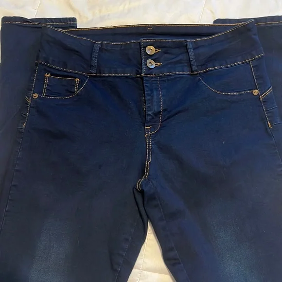 My fit jeans
Barely worn but broken zipper (see picture)
Size: 14-20
$7 obo - Picture 4 of 4